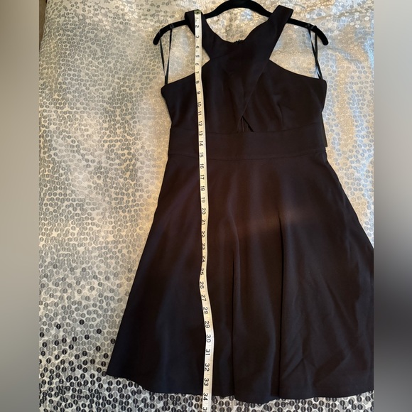 Lulu’s NWT Black Cross Front Front Halter Short Keyhole Dress NEW - Picture 5 of 7